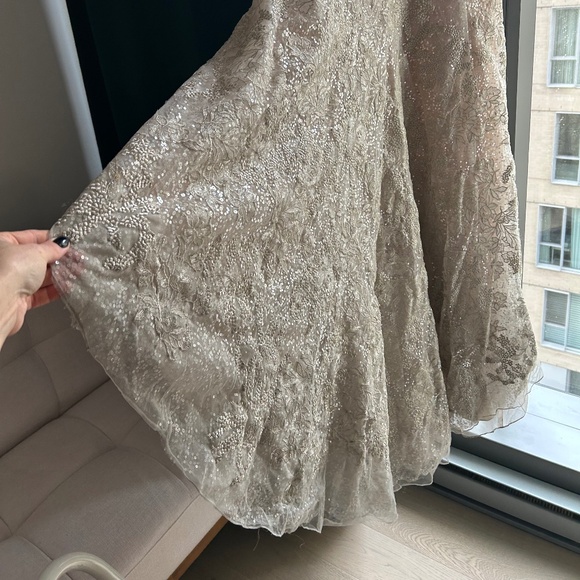 Beautiful Galina Signature SWG605 gown from David’s Bridal’s designer line. - Picture 4 of 9